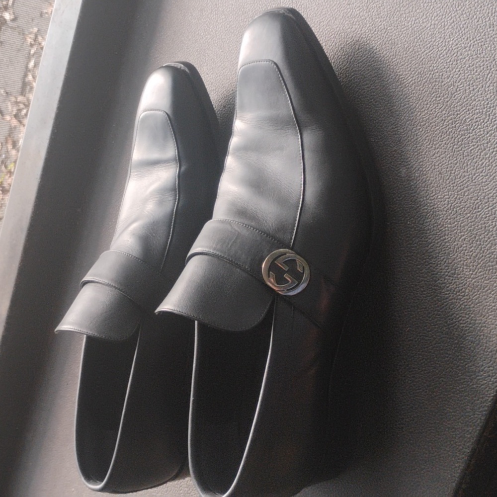 Gucci Black Leather Loafers with Silver Accent